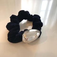 レチシア エッグベルベットシュシュ ネイビー - メルカリ