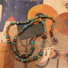 フラットヘッドターコイズと木製ビーズのブレスレット - メルカリ