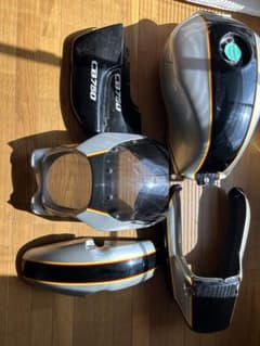 小野田さま用 CB750 カウルセット シルバー/ブラック - メルカリ