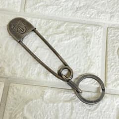 STUSSY JAM HOME MADE 安全ピン カラビナ ピアス シルバー - メルカリ