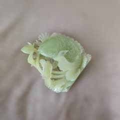 岫玉 彫刻 連年有余 魚 蓮 置物 中国玉石 鑑定書付 - メルカリ