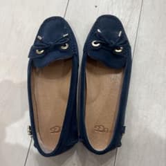 美品UGG ネイビー スエード モカシン - メルカリ