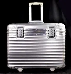 2026年最新】rimowa pilotの人気アイテム - メルカリ