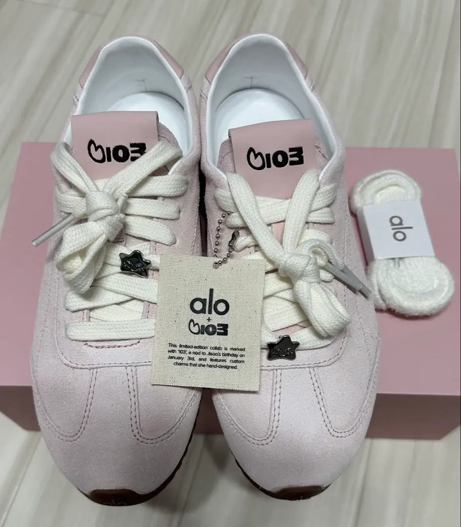 2026年最新】ALO Yoga スニーカーの人気アイテム - メルカリ