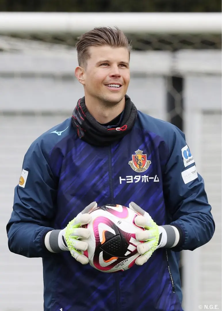 2026年最新】名古屋グランパス ウォーマーの人気アイテム - メルカリ