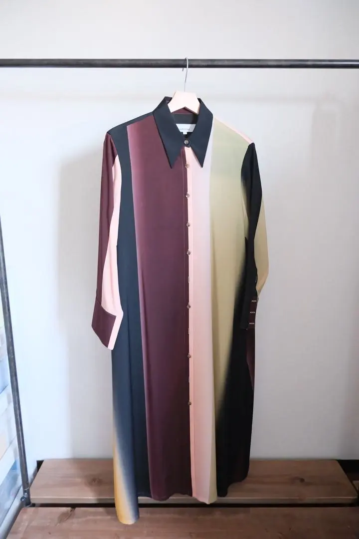 2026年最新】AKIRANAKAシャツワンピースの人気アイテム - メルカリ