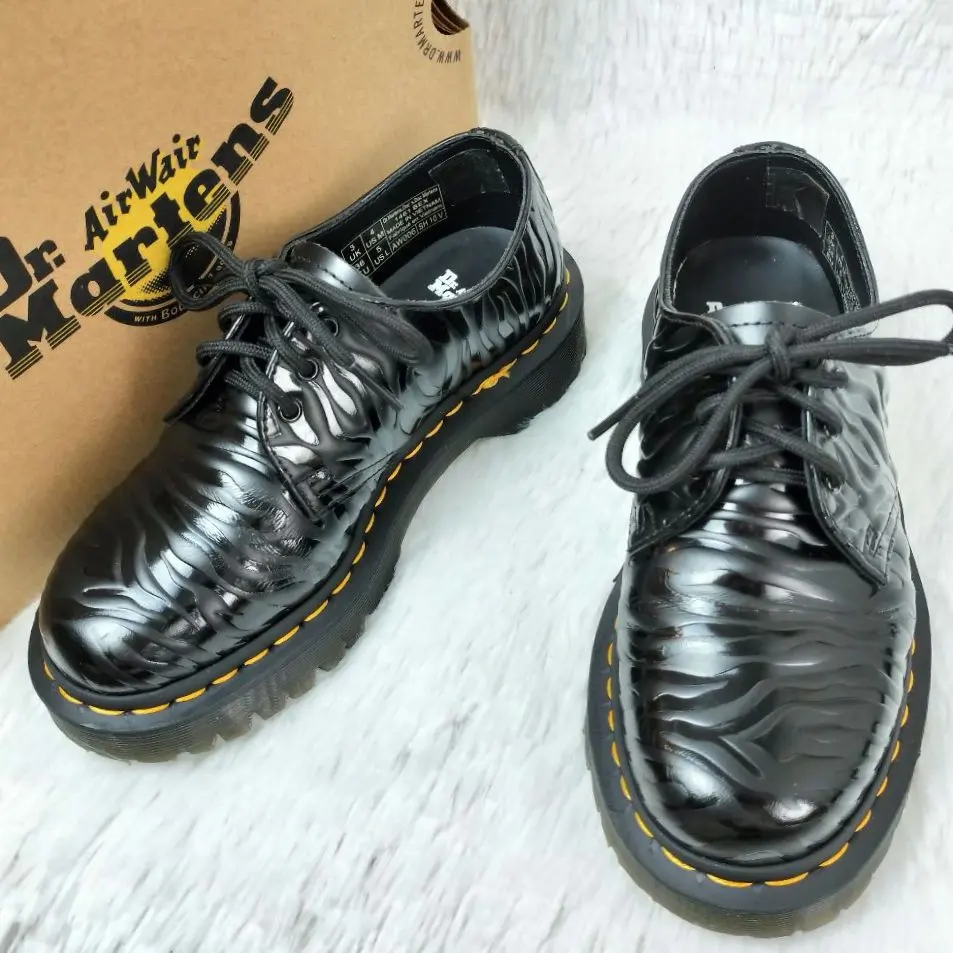 2026年最新】ドクターマーチンゼブラエンボスの人気アイテム - メルカリ