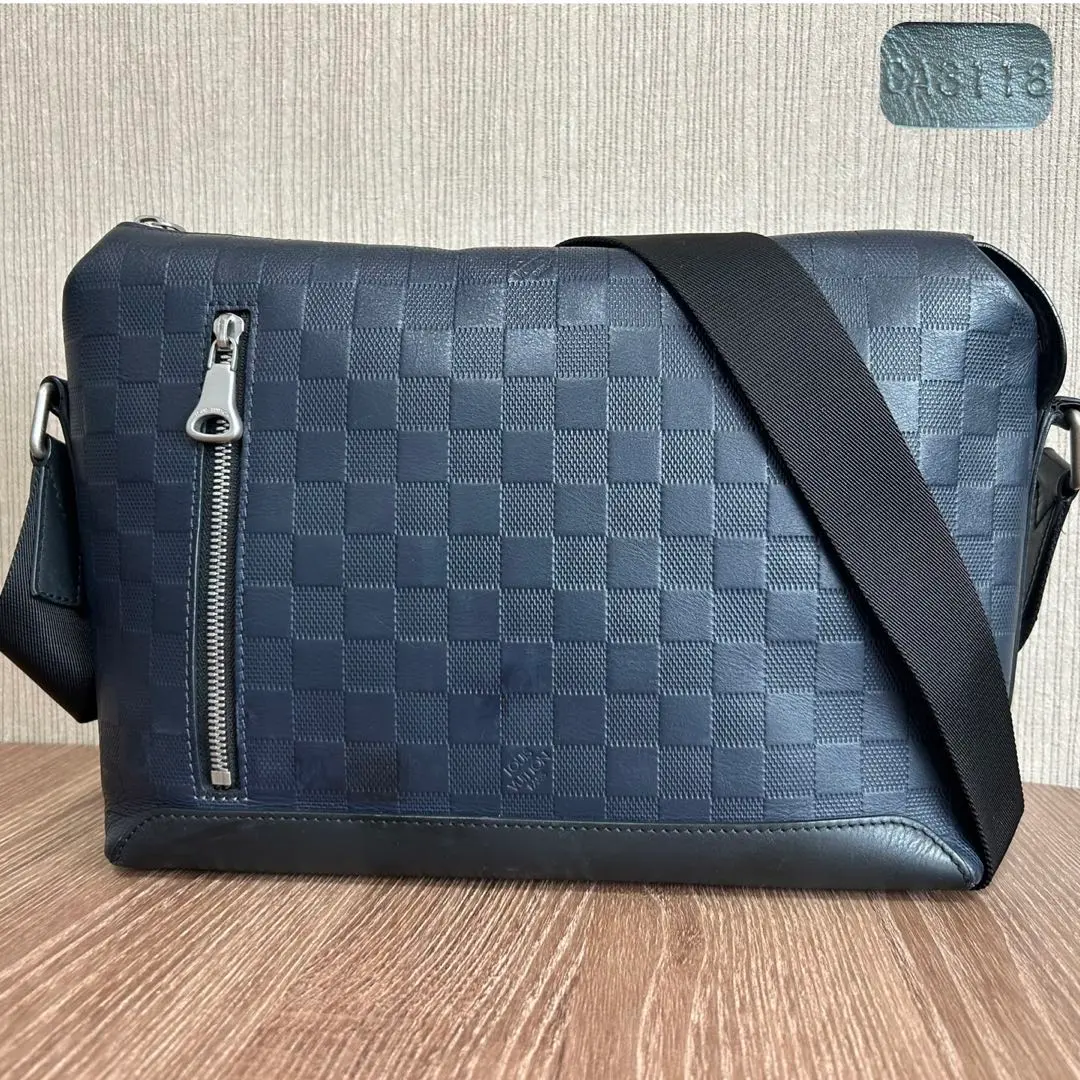 2026年最新】LOUIS VUITTON カラー：ネイビー系 メッセンジャーバッグ