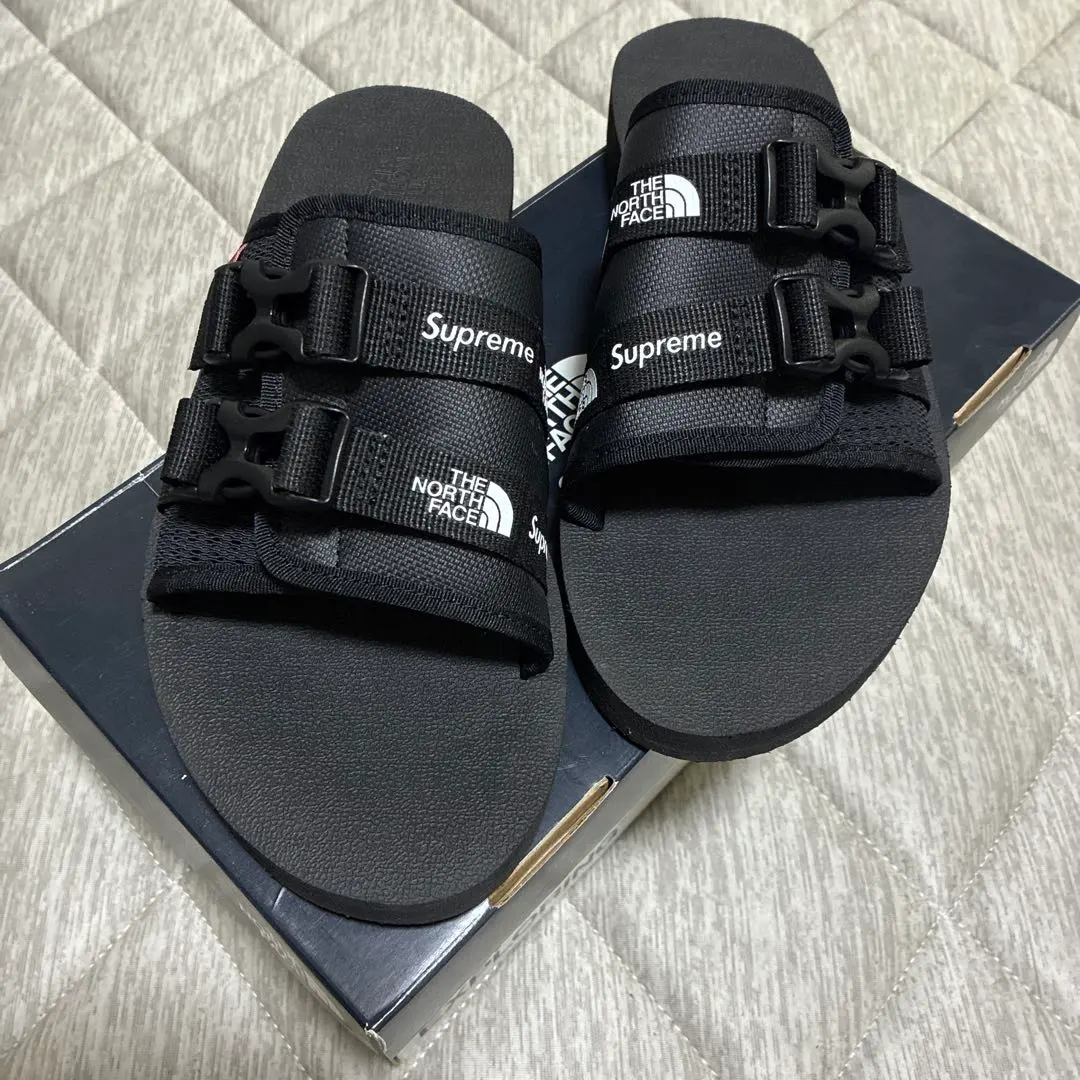 2026年最新】SUPREME サンダルの人気アイテム - メルカリ