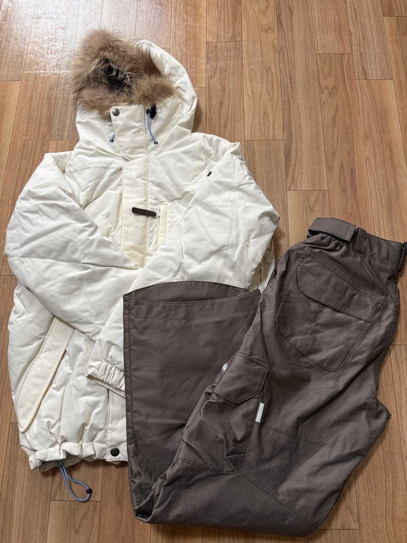 ESTIVO スキー&スノボ　ウェア　ダウン　上下セット　レディース M 破格 LEISURE SPORT スキーウェア スノーボードウェア レディース 上下