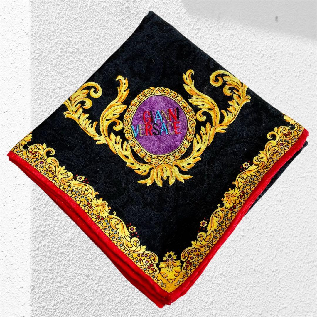 VERSACE ヴェルサーチ 大判ハンカチ 52cm ゴールドバロック 黒 - メルカリ
