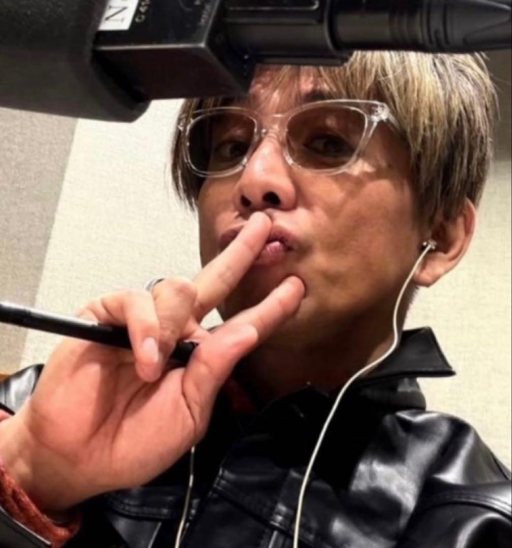 キムタク プライベート着用モデル OWNDAYS 調光サングラス 同型別色