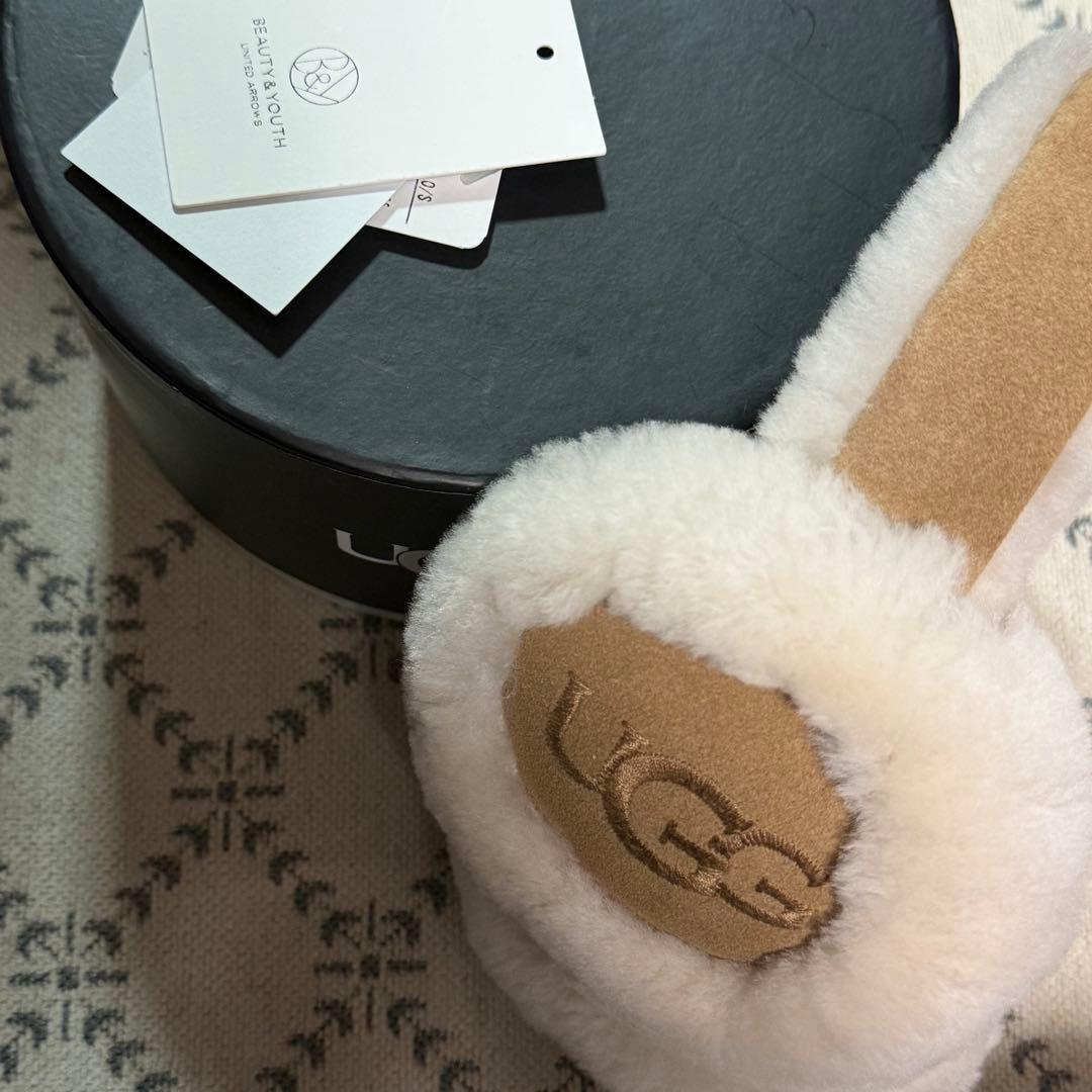 UGG シープスキン イヤーマフ ボックス付き - メルカリ