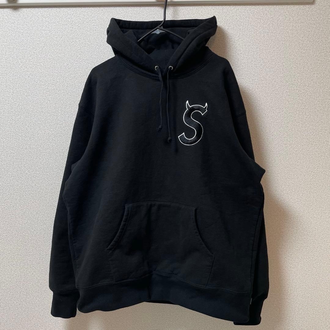 美品】Supreme Sロゴ ブラック パーカー Sツノ シュプリーム L - メルカリ