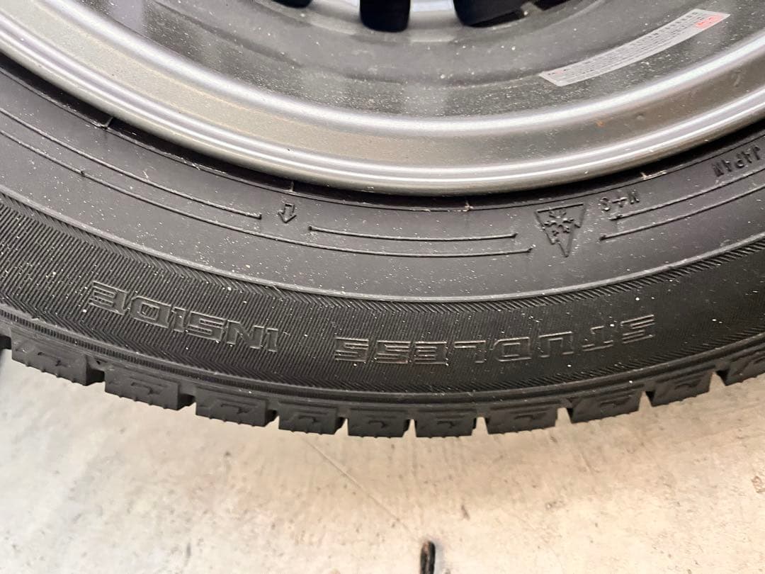 01様専用【バリ溝有り】ダンロップ スタッドレスタイヤ4本セット WM03