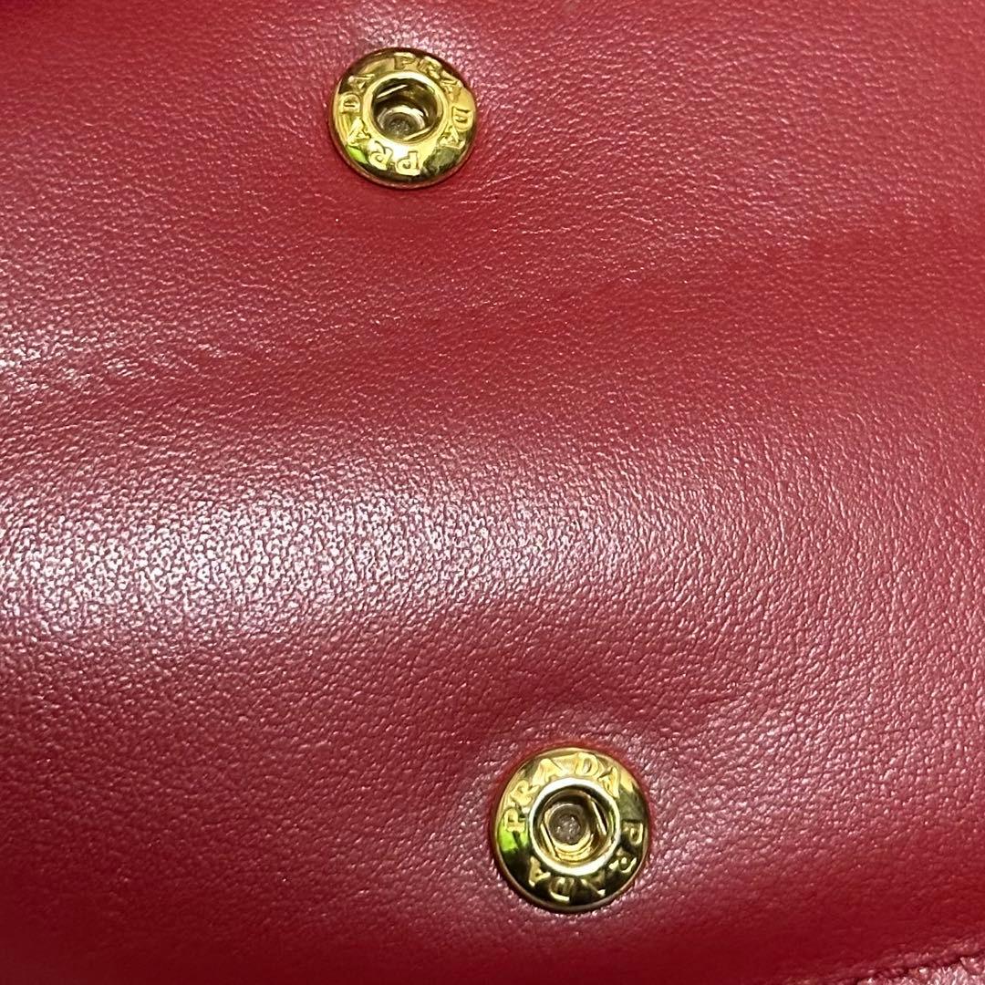 PRADA プラダ 折り財布 ゴールドロゴ シボ革 バイカラー 赤 黒 - メルカリ