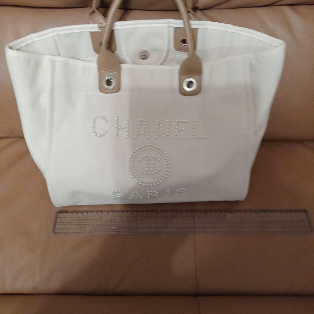 り*る様 CHANEL ホワイト トートバッグノベルティ CHANEL】 ノベルティ トートバッグ 白 新品 未使用 チャーム付 - メルカリ