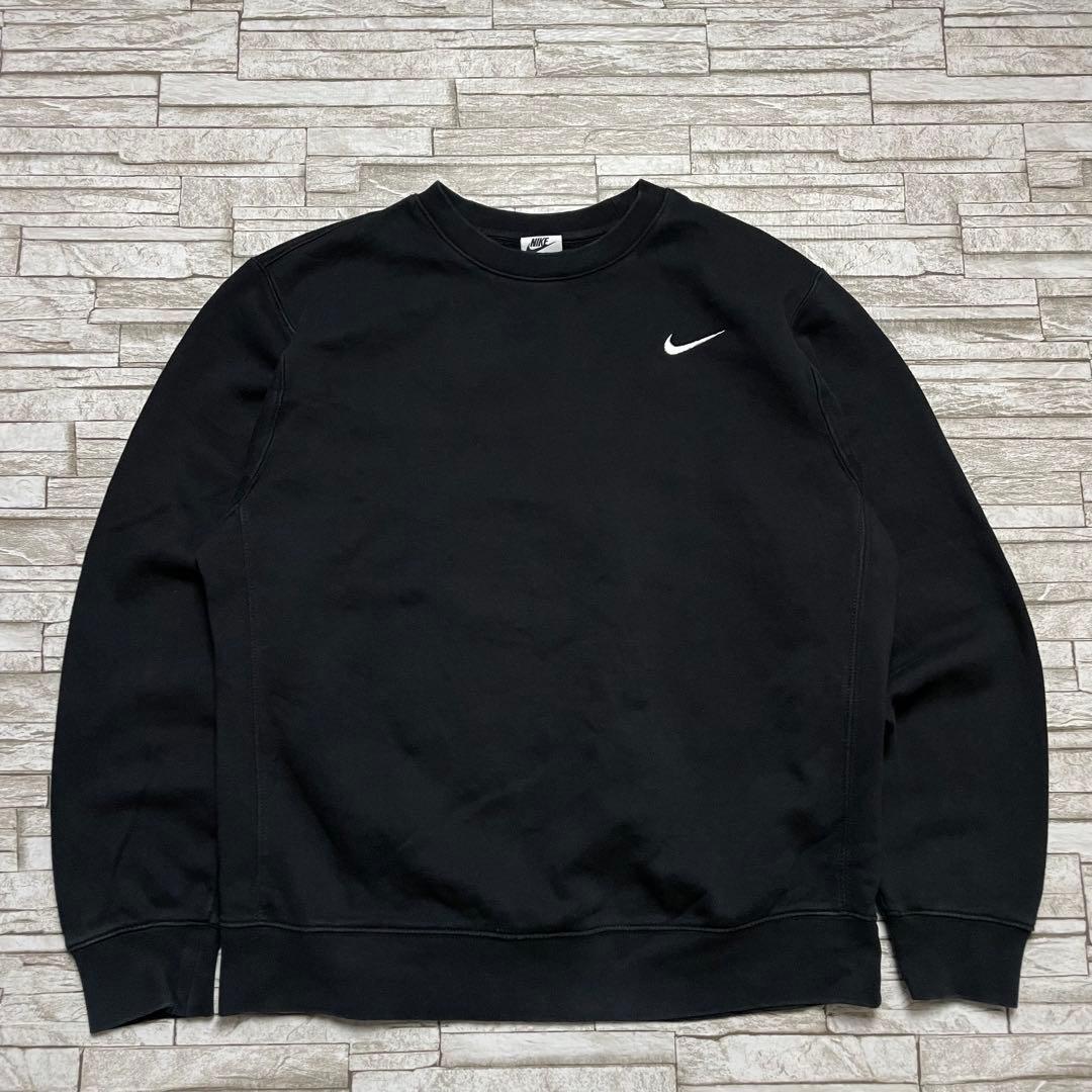 ス*ね様 NIKE スウェット ブラック ワンポイント刺繍ロゴ リバース型 M NIKE（ナイキ）の「【NIKE/ナイキ】Futuraロゴ刺繍 ワンポイント