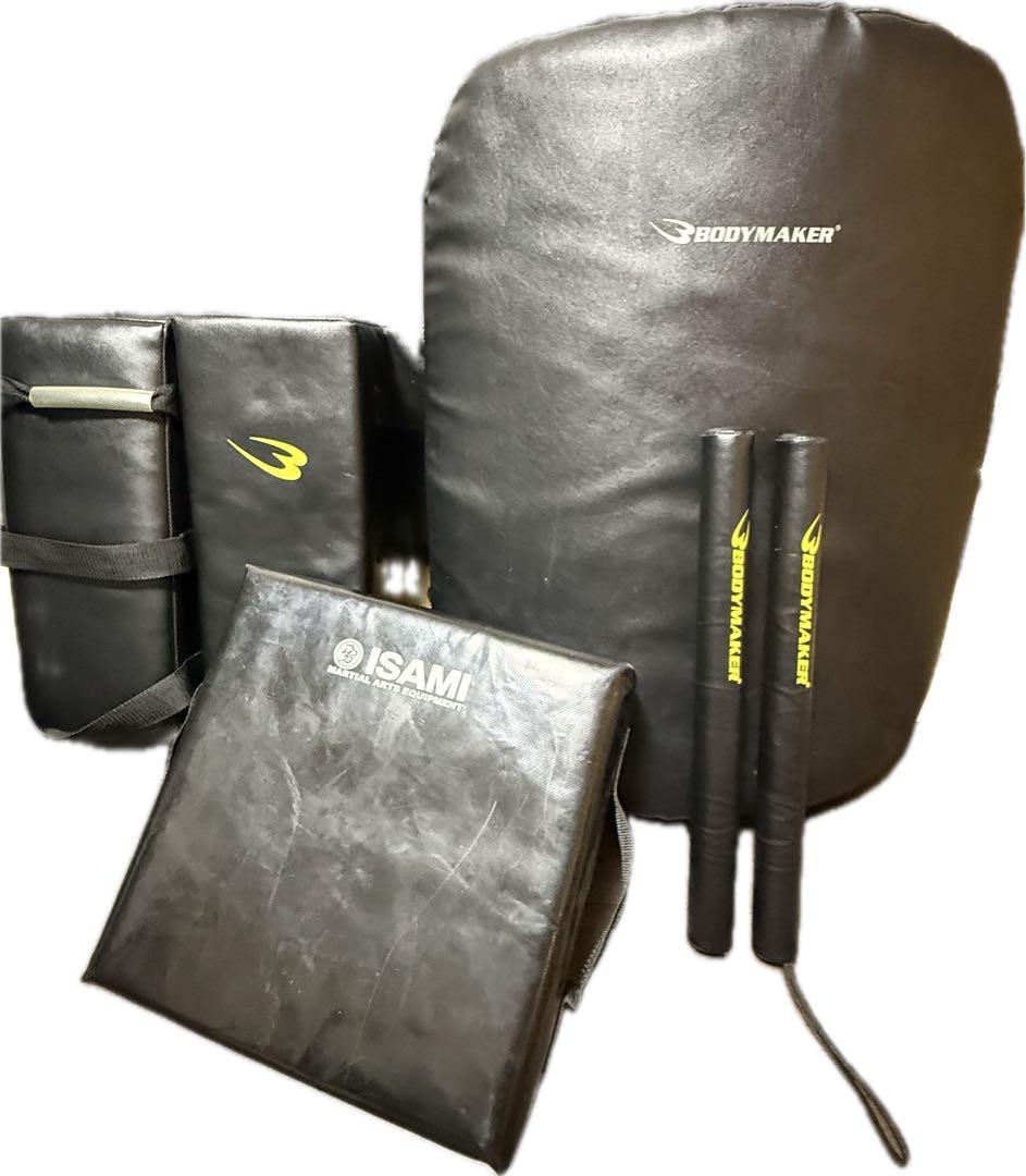 BODYMAKER ボディーメーカー ミット セット トレーニング用 ISAMI ダミーミットDX KM031LBKYE｜BODYMAKER（ボディメーカー）公式