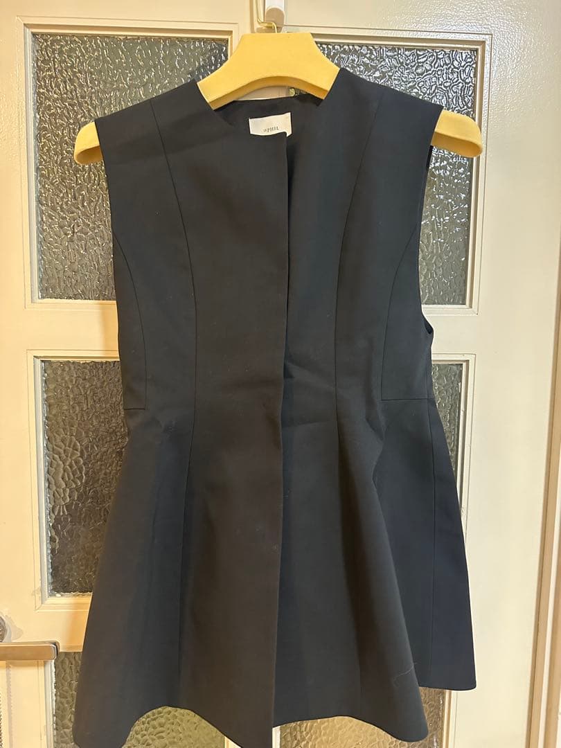 LE PHIL ルフィル ダブルクロスぺプラムジレ - メルカリ