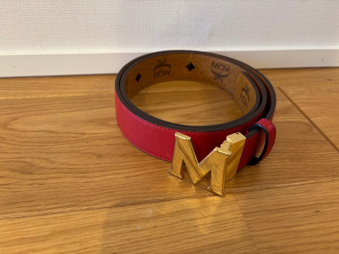 こ*は様 MCMゴールドバックル 赤ベルト(リバーシブル可能) こ*は様 MCMゴールドバックル 赤ベルト(リバーシブル可能) - メルカリ