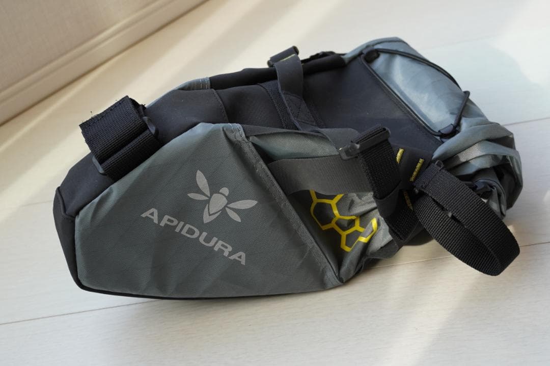 APIDURA サドルバッグ 未使用 旅するサドルバッグ。「Apiduraレーシングサドルパック」5L/7L比較