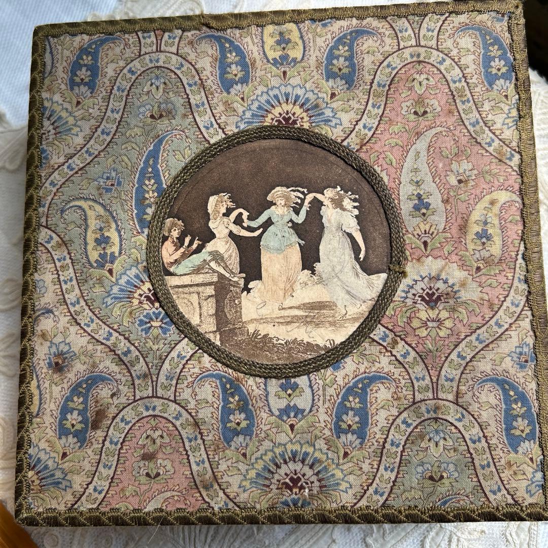 フランスアンティーク ミニョネットとレース、布花 カルトナージュ box