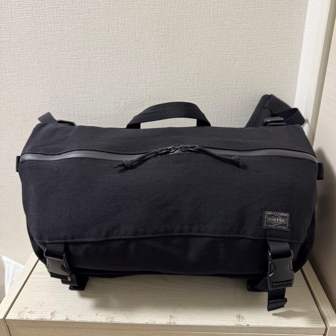 【新品同様】PORTER ポーター クランカーズ メッセンジャーバッグ（S）　黒 KLUNKERZ(クランカーズ) MESSENGER BAG(S) | 吉田カバンホームページ
