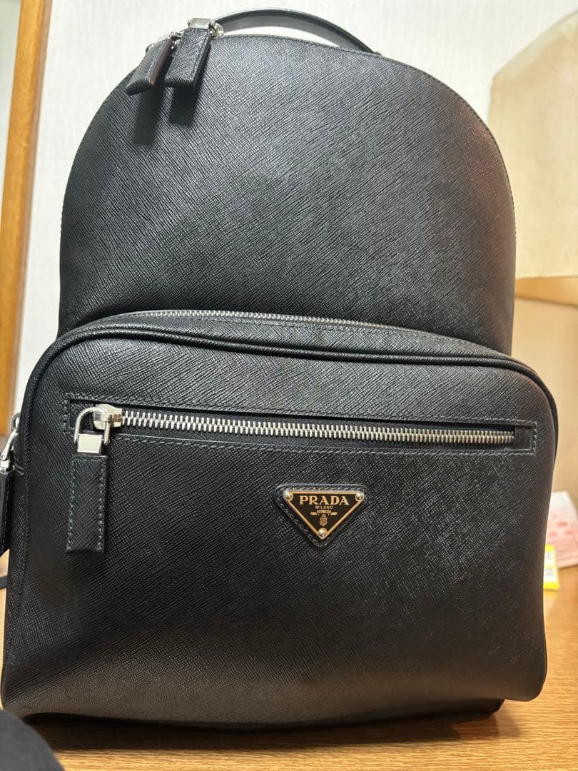 セール中 PRADA プラダ リュック サフィアーノレザー RFID認証済 黒 PRADA【入手困難】シンプル☆サフィアーノレザー バックパック