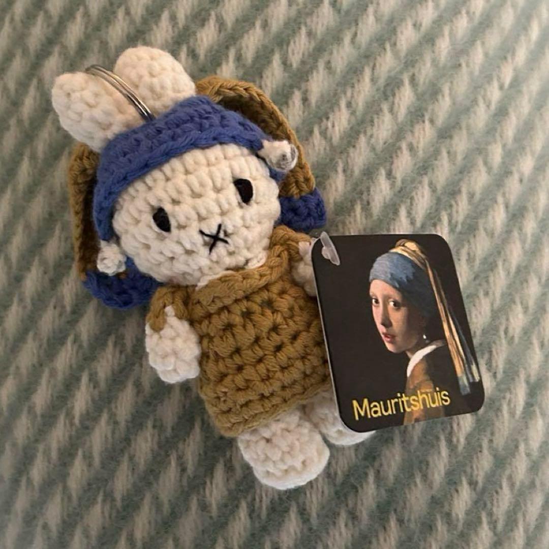 新品】オランダ ミッフィー 真珠の耳飾りの少女 キーホルダー - メルカリ