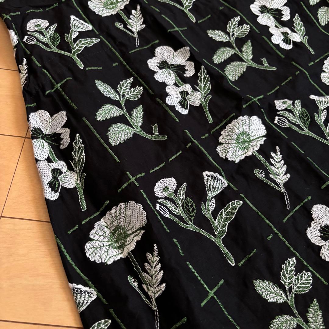 タグ付き】 bulle de savon 花切手の刺しゅう フレアーワンピース