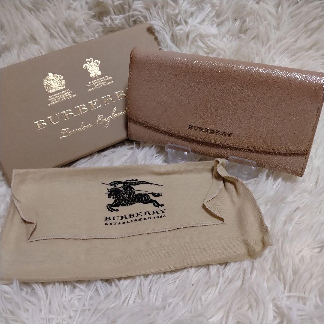 Miu Miu パテントレザーへアクリップ チェック柄