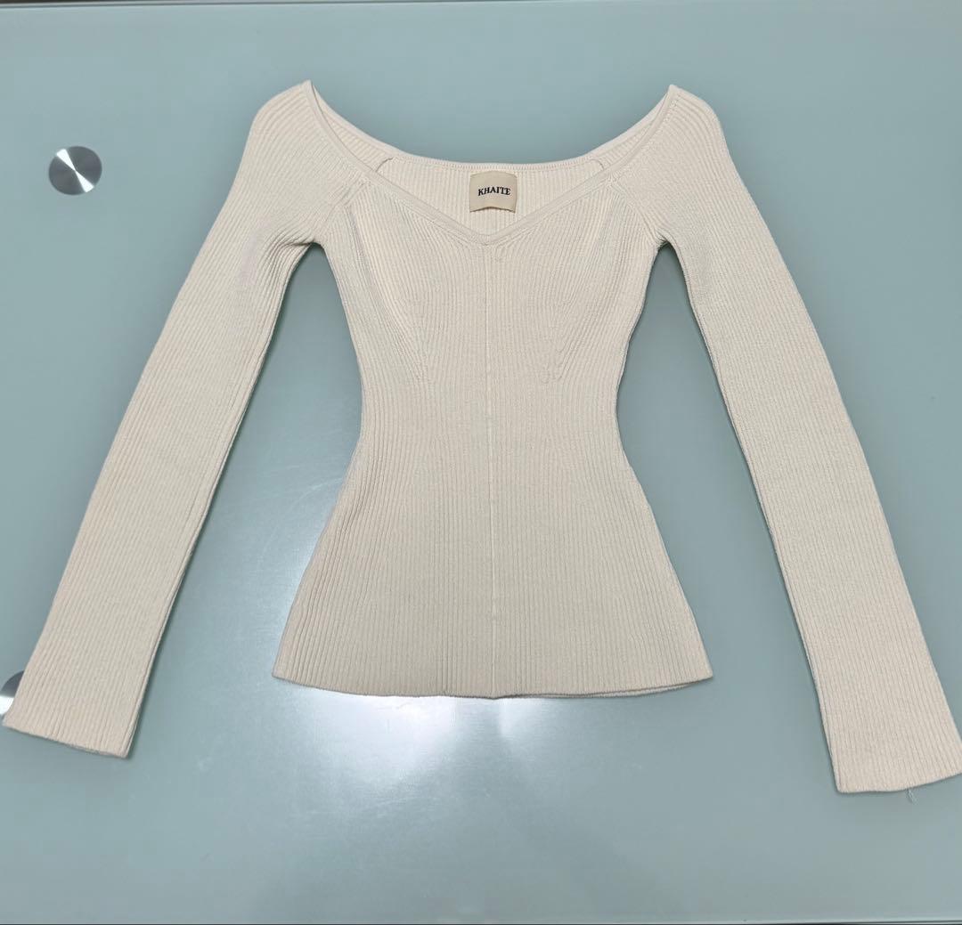 【最終値下げ】KHAITE カイト 長袖トップス KHAITE カイト リブ編み Vネック 長袖トップスの通販はau PAY