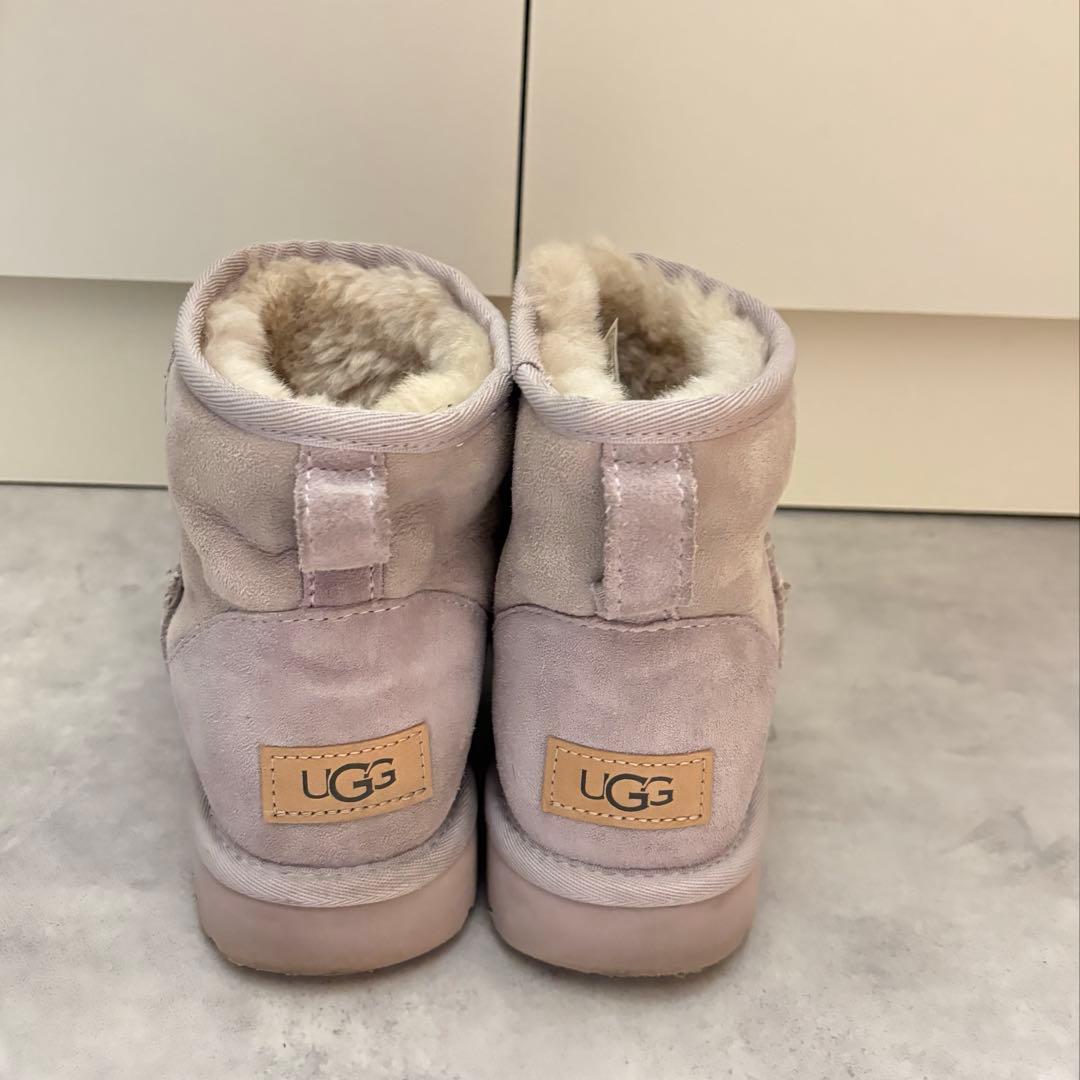 UGG クラシック ミニ II ロゴパッチ アンクルブーツ 24cm - メルカリ