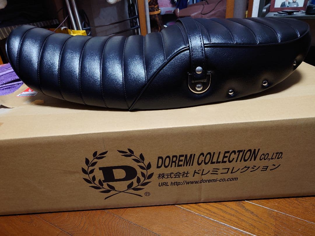 Z900RS タックロールシート ほぼ新品：ドレミコレクション Z900RS タックロール style シートASSY ノーマル【純正】テールカウル