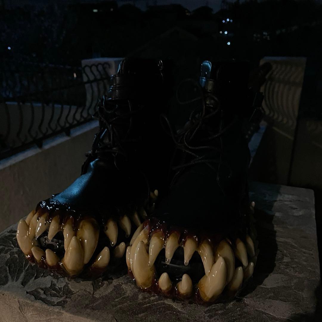 OneMall provides Mercari products: venomboots venom boots