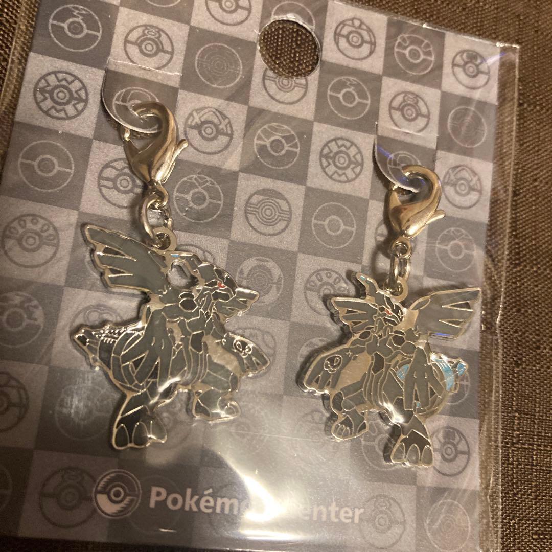 新品未開封ゼクロム レシラムセット ずかんメタルチャーム ポケモン