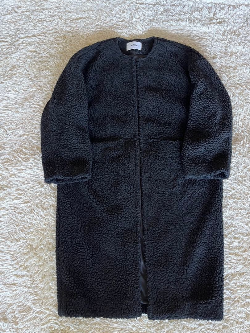 美品】RIM.ARK リムアーク ノーカラー ロングボアコート 黒 - メルカリ