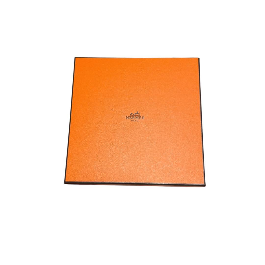 HERMES エルメス スカーフ カレ55 マハラニの庭 ドット刺繍 - メルカリ
