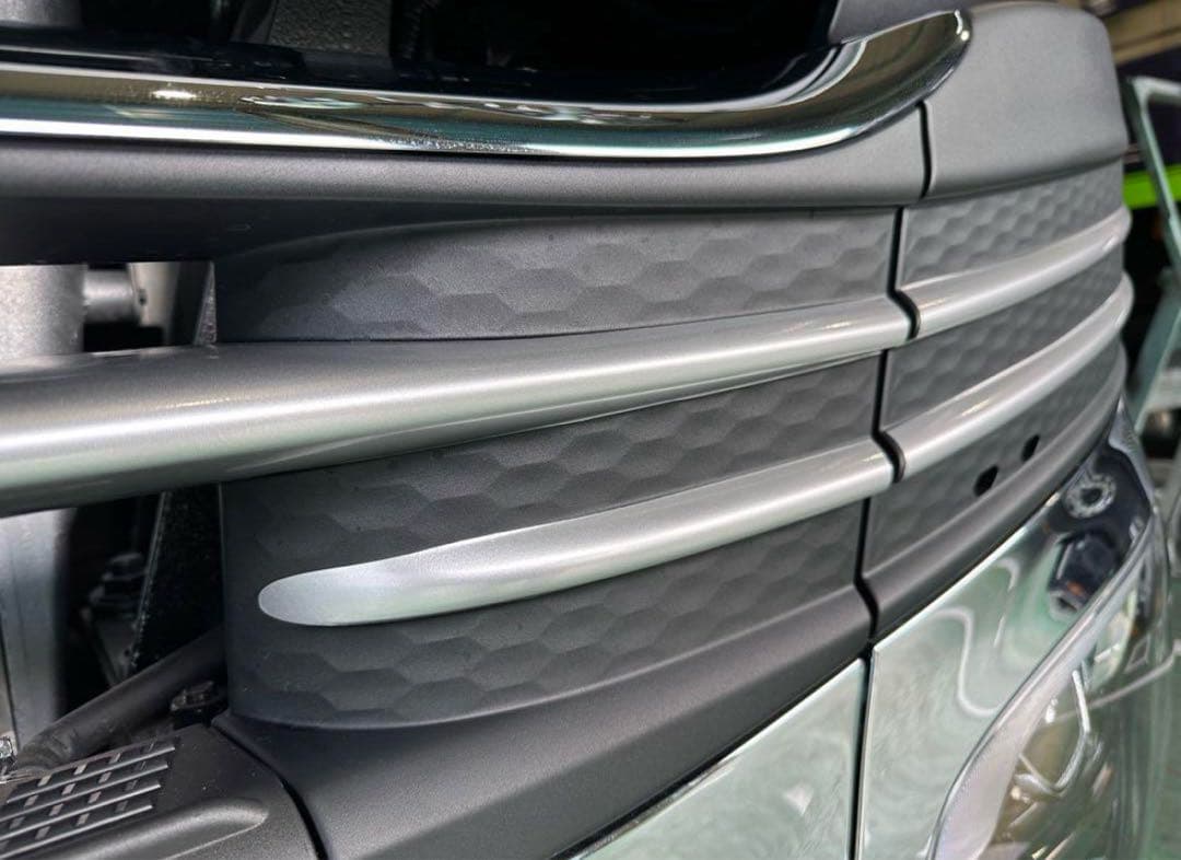 シルバー 4段グリル 新型 FUSO スーパーグレート ステッカー 出張可能