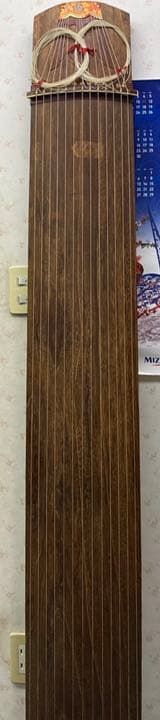 お琴です。13弦 並甲、すだれ彫り 箏曲部での自宅練習用に