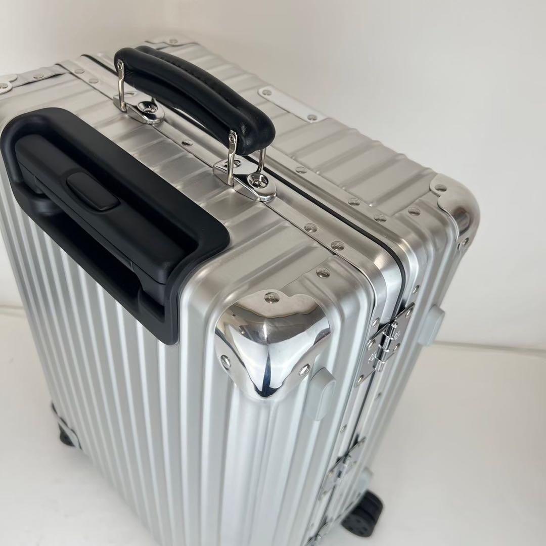 新品 RIMOWA リモワ クラシックキャビン 36L シルバー キャリーバッグ