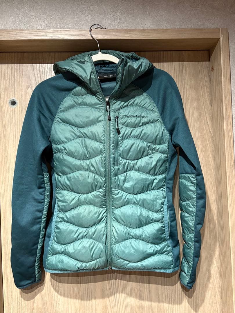 PeakPerformance ヘリウムハイブリッド ダウン フード レディース ヘリウム ハイブリッド ダウン フード ウィメンズ – ピーク