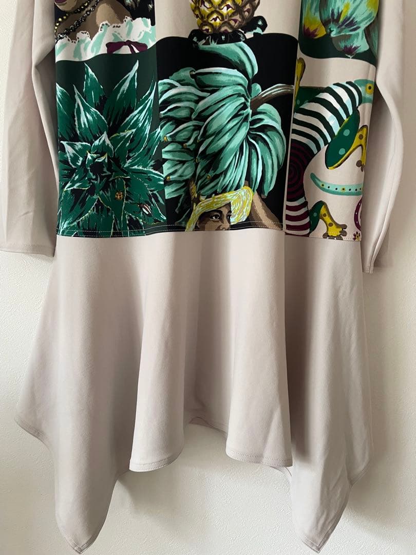 トクコプルミエブォル/アートワークAラインチュニックワンピース