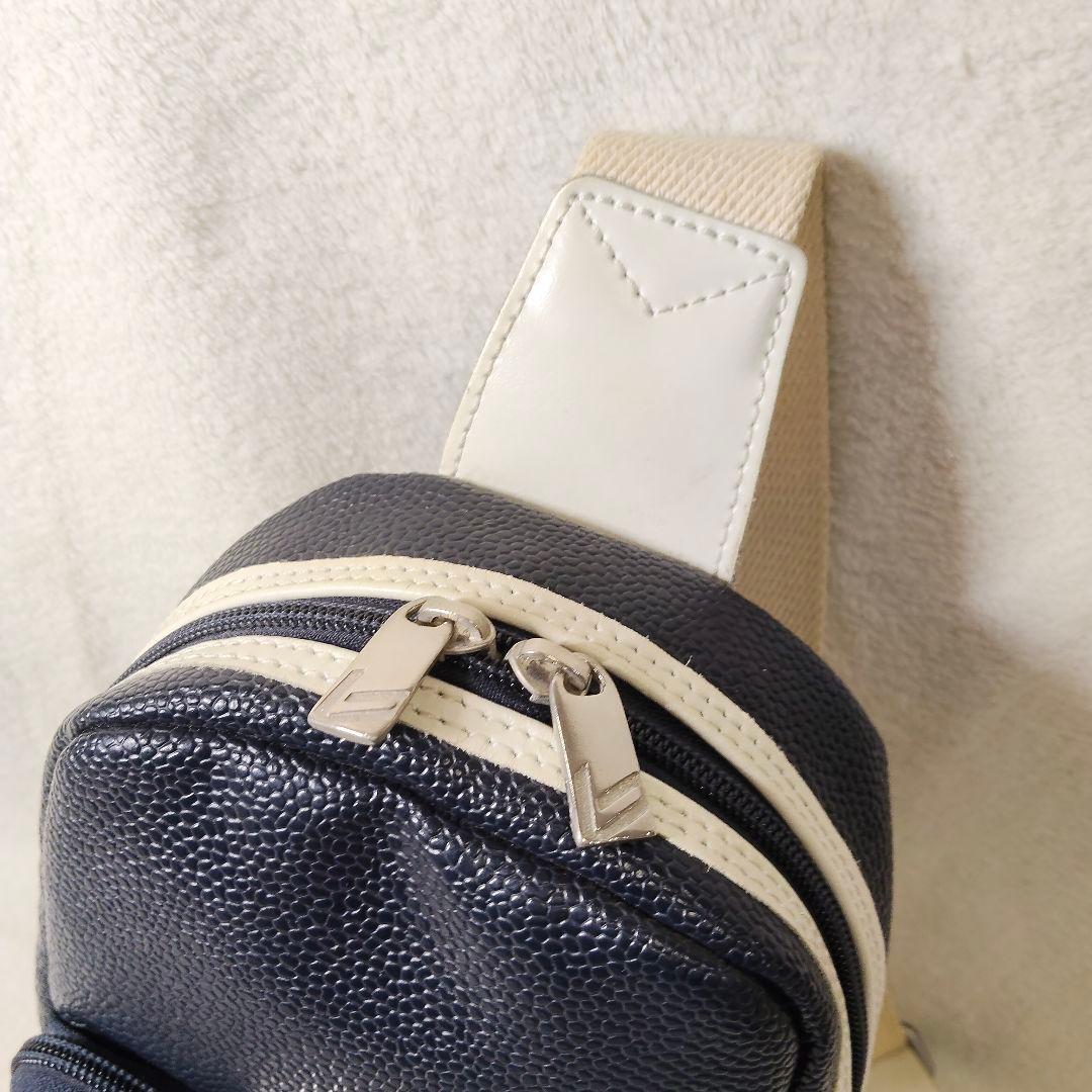 ムータマリン ボディーバッグ ネイビー ロゴ