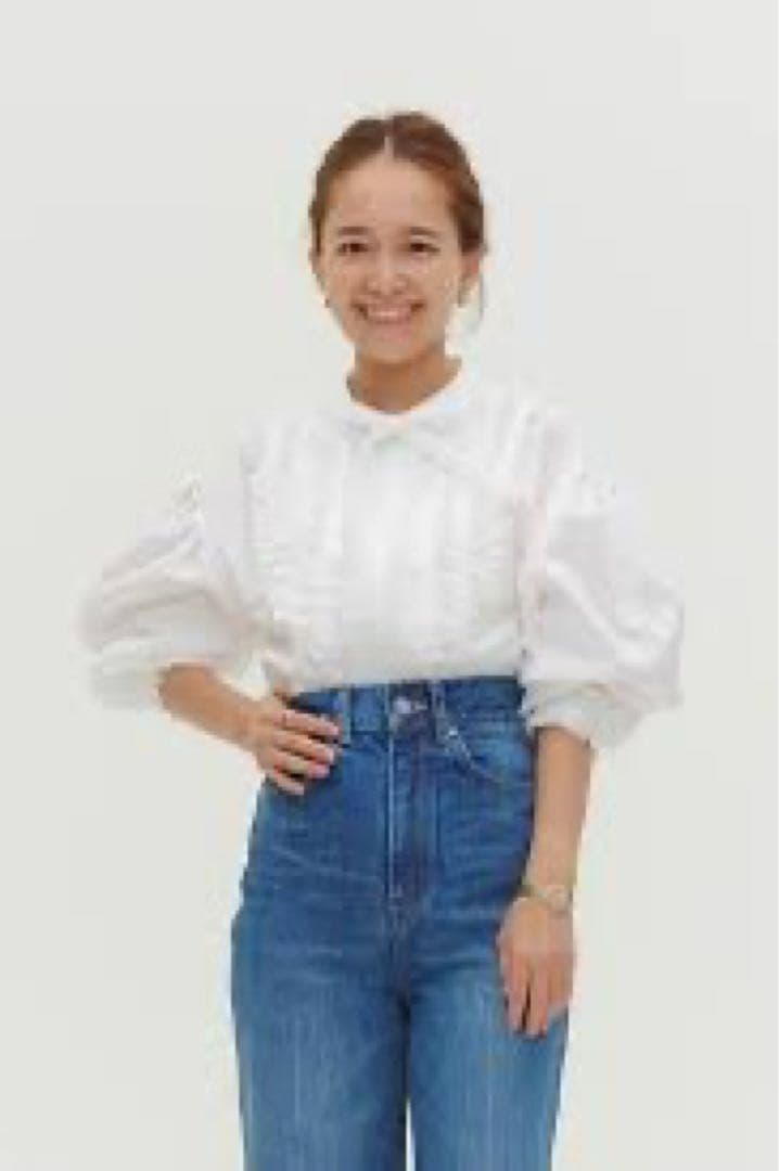 Yori たっぷりフリルブラウス 38 新品タグ付き - メルカリ