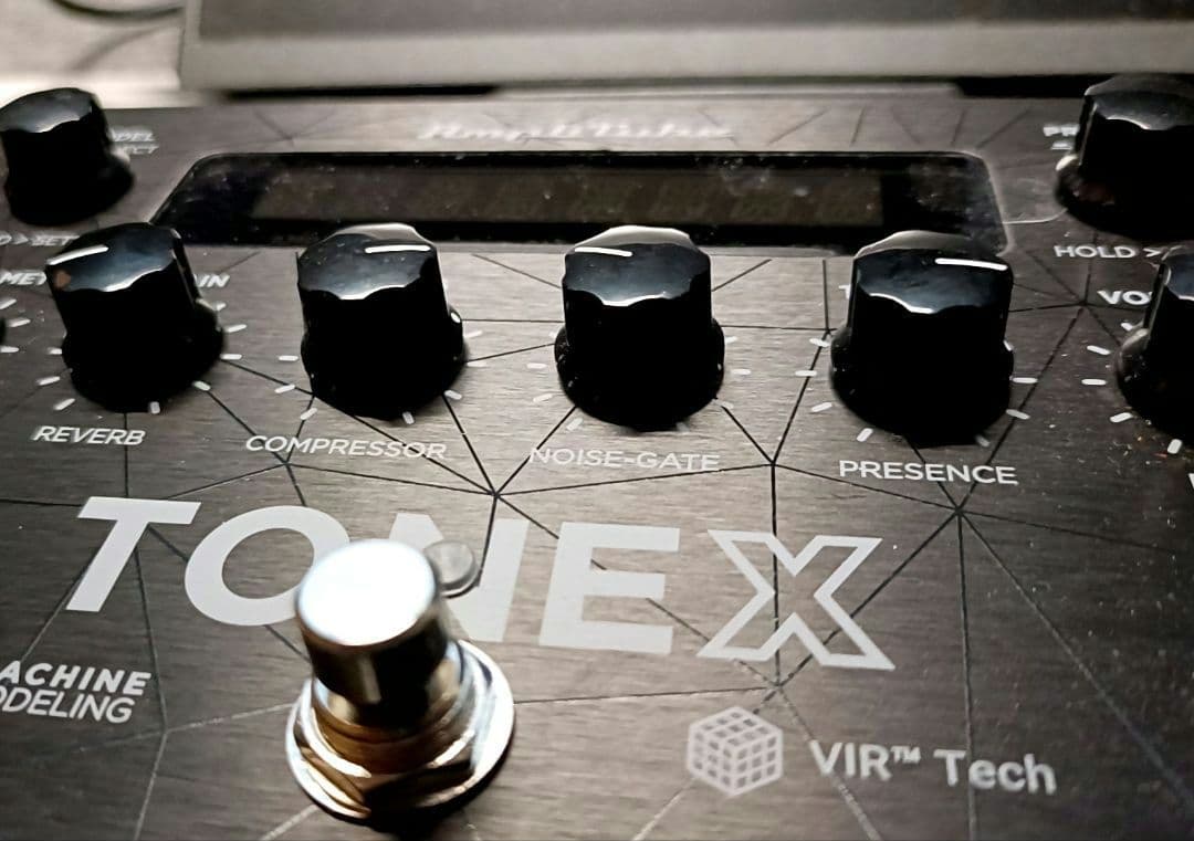 ギター IK Multimedia AmpliTube TONEX Pedal Amazon.com: IK Multimedia TONEX Pedal: Stereo multi-effects guitar