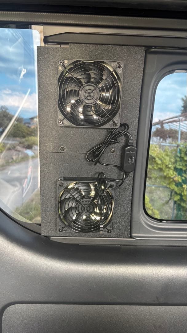 ハイエース 換気扇 4型 〜 2連 『運転席側』 防虫ネット バッテリー置き付