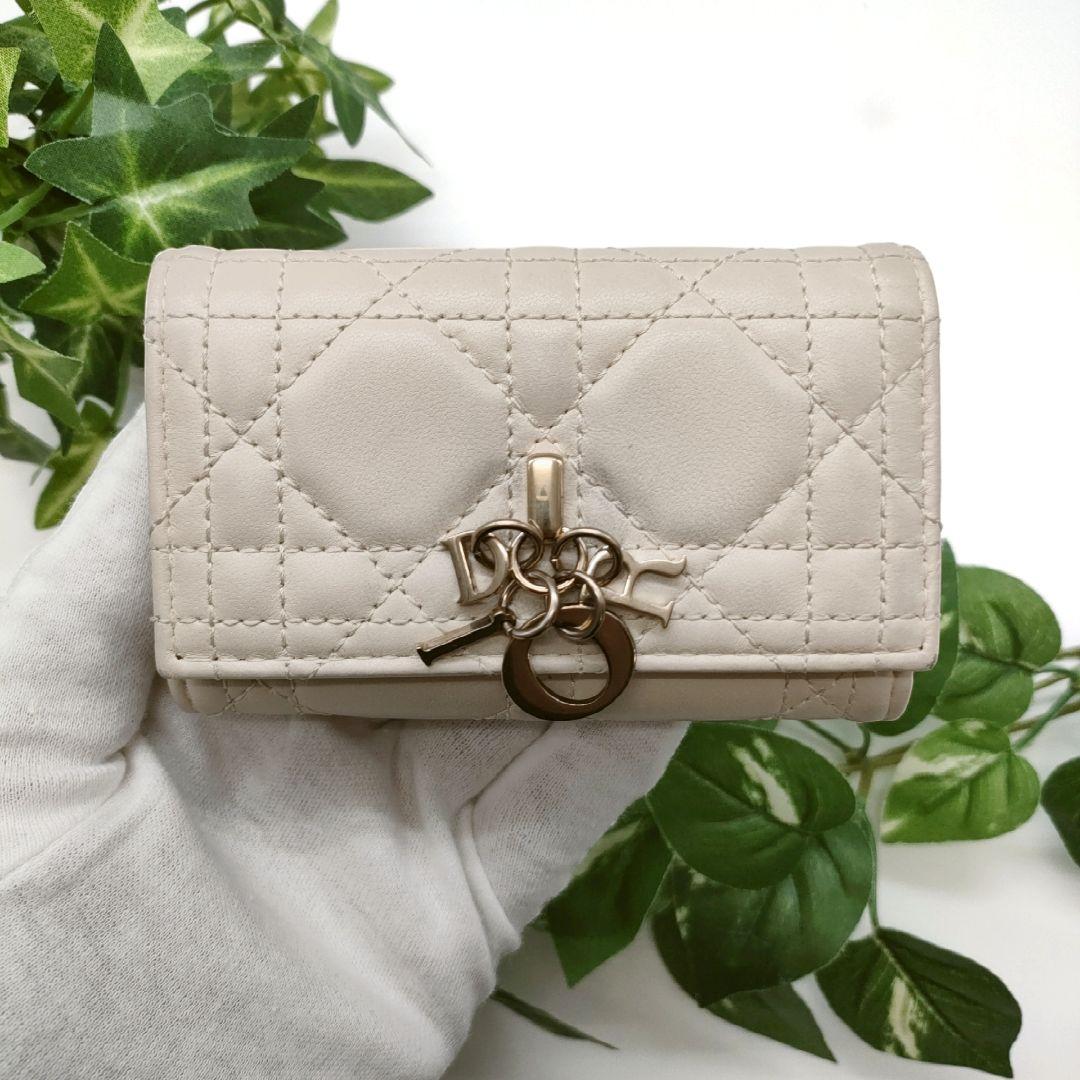 ディオールキーケースキーリングカナージュアイボリーディオールチャーム