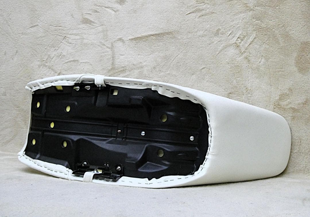 CBX400F 白皮40cm 三段シート/補強入り ホワイトCBX550F - メルカリ